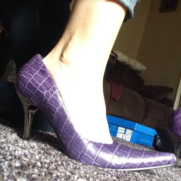 Steve Madden Shoes - Steve Madden Purple Snakeskin Heels!